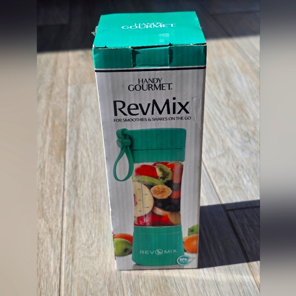 Handy Gourmet RevMix Blender.  New